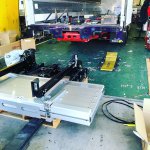 お疲れ様です!本日の作業風景です( ◠‿◠ )H様の商品車両 いすゞギガ追加作業の新明和工業様製の格納パワーゲート取付。私ミスターKが取付しております。取付自体簡単なのですが…エアータンク、スペアハンガー、Uボルト、ふり止め移設がなかなか大変なんです。納期も迫っておりますが頑張ります。トラックのご購入は是非名岐トラックオートまで!!#名岐トラックオート #中古車 #中古車販売 #新車販売 #買取車 #塗装#整備 #トラック #架装 #パワーゲート #いすゞギガ #デコトラ#運送 #運送会社 #運送業 #修理工場 #販売車両